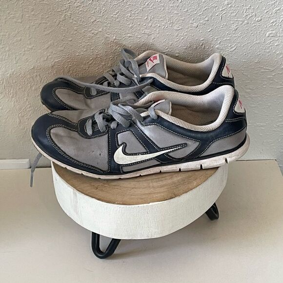 Pre-Used Nike Womens Oceania Blue and Gray Running/Training Shoes Size 7 - Picture 1 of 7
